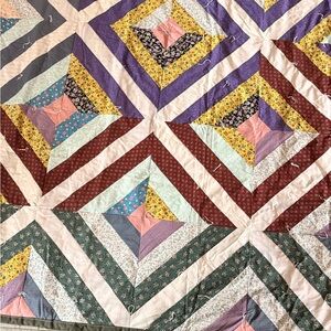 Patchwork Quilt with Multicolor Design